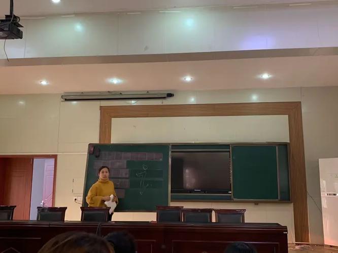 墨香浸润校园 科技赋能书法——新区小学全体教职工书法培训纪实